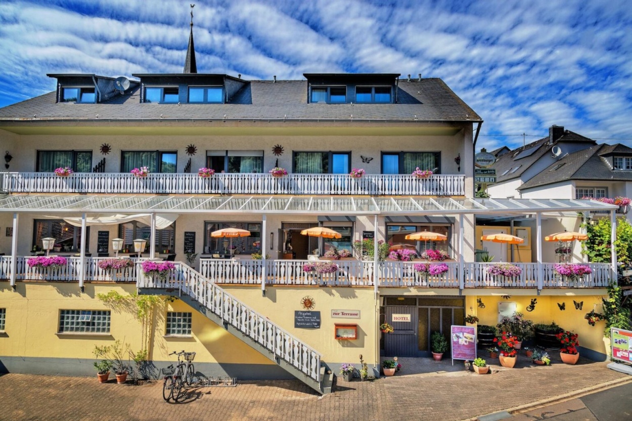 Unser Partnerhaus Hotel Restaurant zur Mosel in Minheim aktualisiert gerade seine Haus-Fotos. Bitte besuchen Sie uns in den kommenden Tagen erneut.